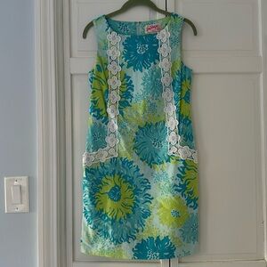 Lily Pulitzer Floral shift with pockets! size 2